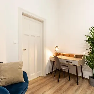 Glamorous Modern In The Hearth Of Apartamento Budapest